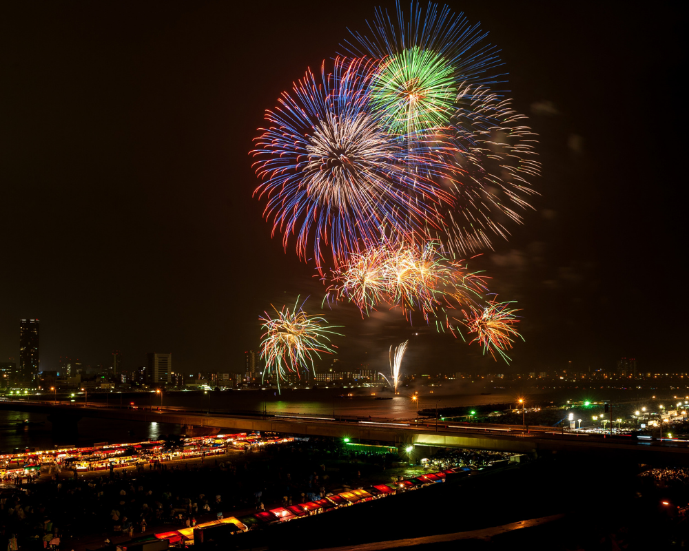 [Departing from Kyoto] Lake Biwa Fireworks Tour (30 minutes) + Seasonal Kaiseki Course